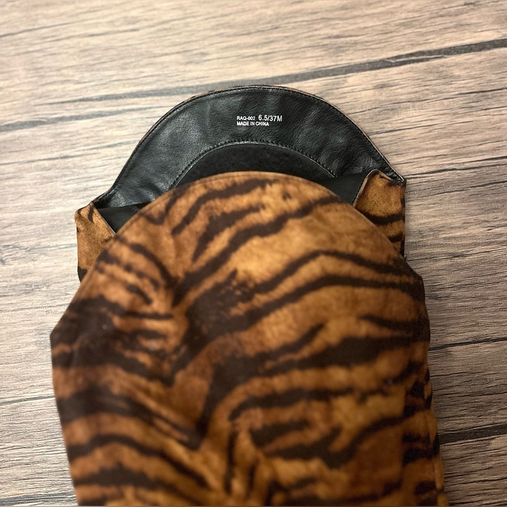 Chinese Laundry Riser Tiger Knee-High Boots NWOT - Picture 3 of 4